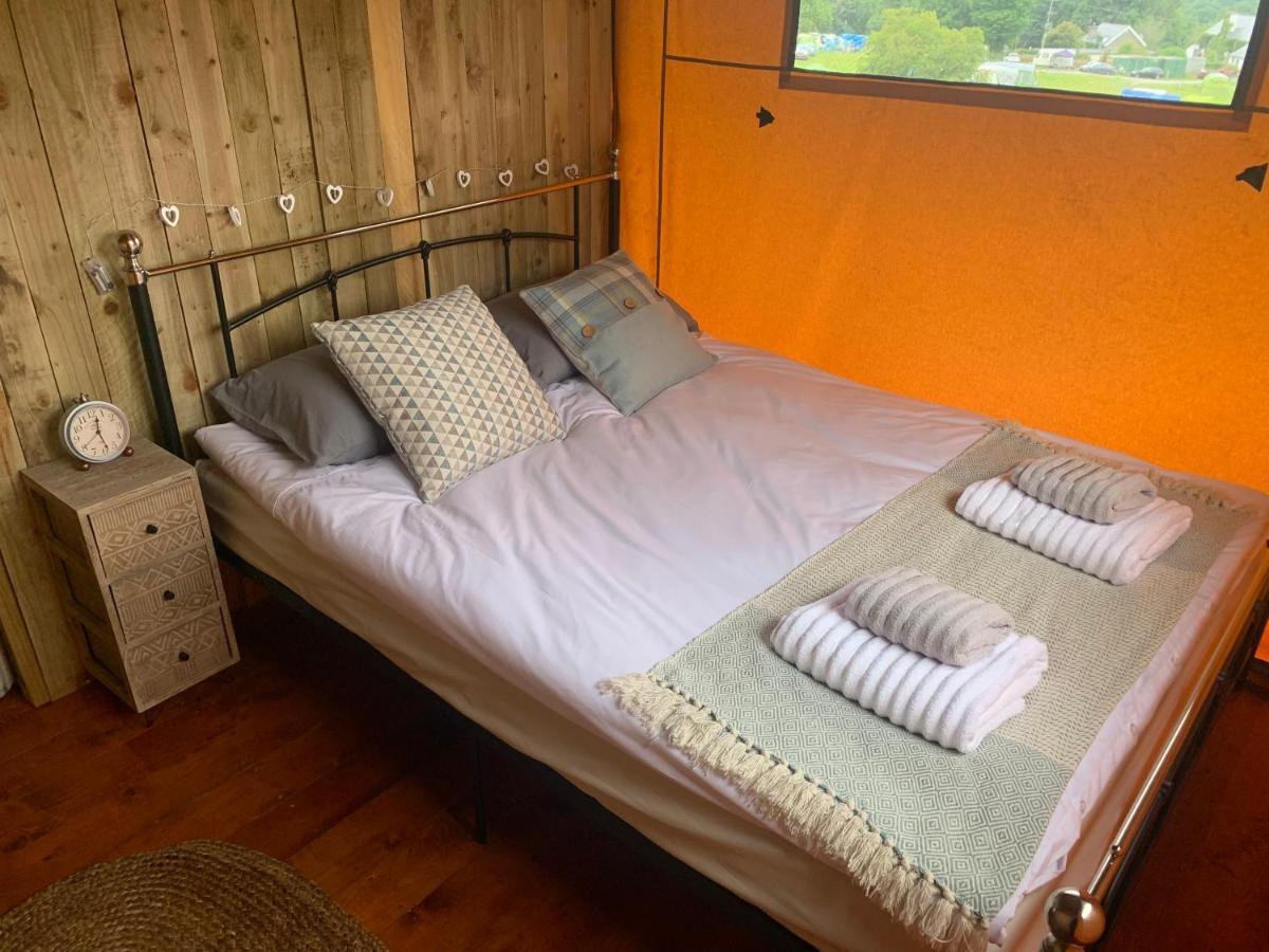 Mountain View Safari Tent With Hot Tub In The Heart Of Snowdonia *