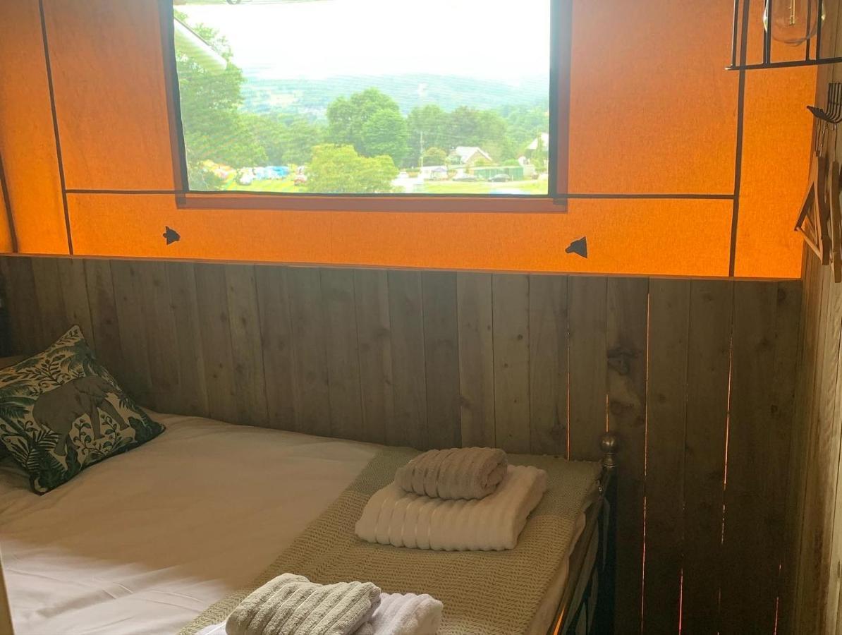 Luxuszelt Mountain View Safari Tent With Hot Tub In The Heart Of Snowdonia